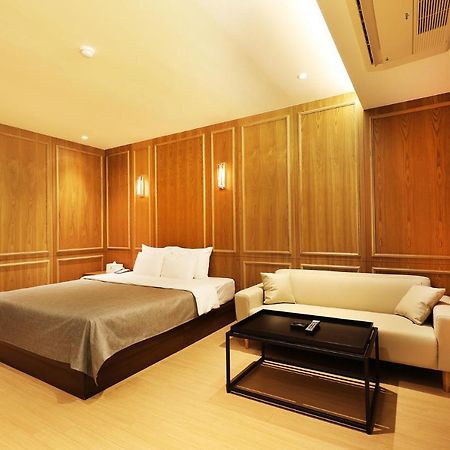 Gloria Hotel سيونغنام المظهر الخارجي الصورة