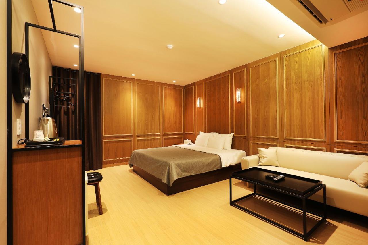 Gloria Hotel سيونغنام المظهر الخارجي الصورة